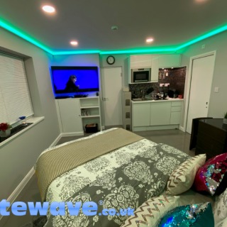 Litewave Pro LED Wall Uplighting Kit - Colour Changeable Litewave Pro LED Wall Uplighting Kit - Colour Changeable